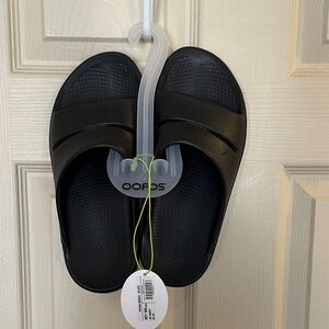 OOFOS Black Comfort Slides